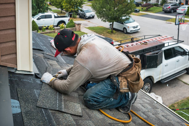 Professional Roofing technician working in La Prairie, IL